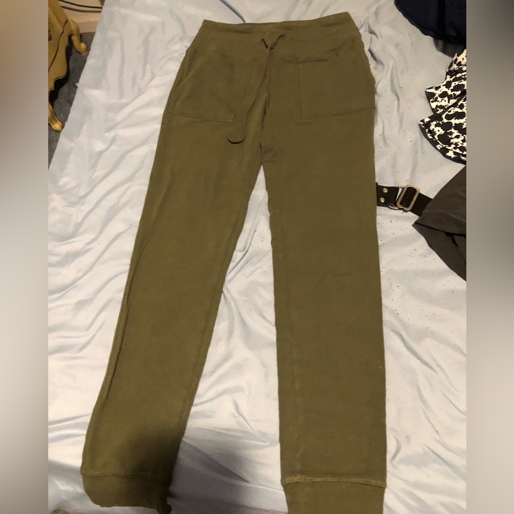 I’m selling xs wild fable green leggings
